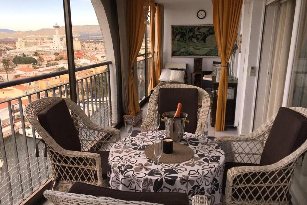 Lux Apt 1Er Ligne Mer!Grande Terrasse Vue Superbe! Empuriabrava Exteriér fotografie